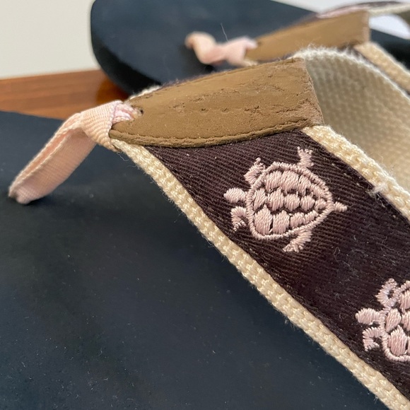 J Crew turtle flip flops size 7 - Picture 4 of 7